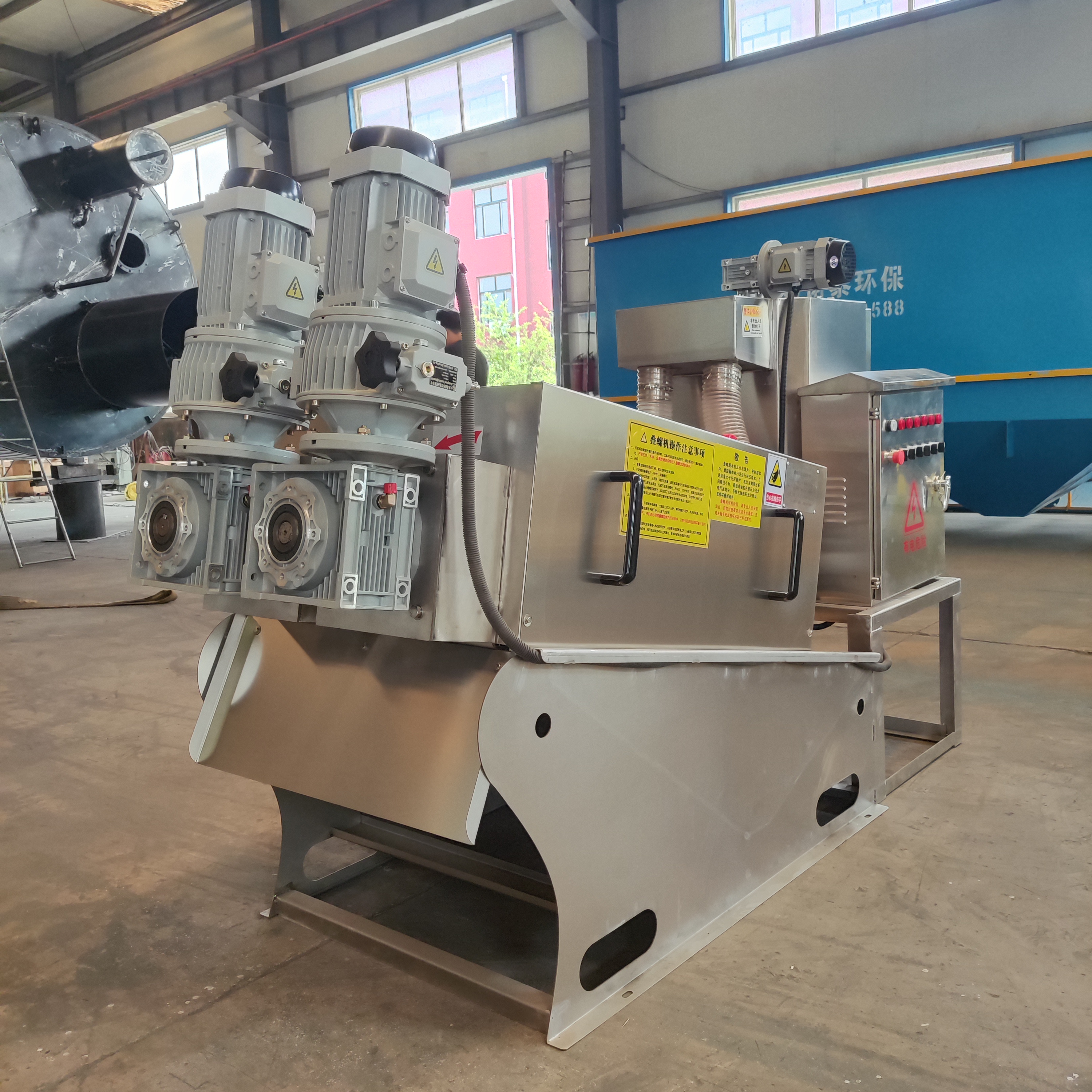 Stacked screw sludge dewatering machine